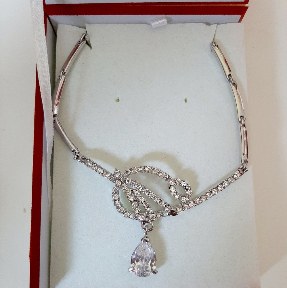 Large Pendant Chain Necklace